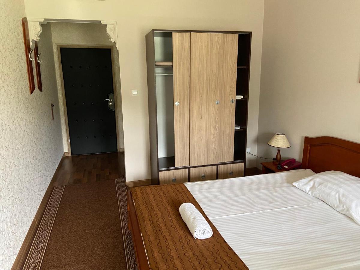 Hotel New Milenium Lukavac Екстер'єр фото