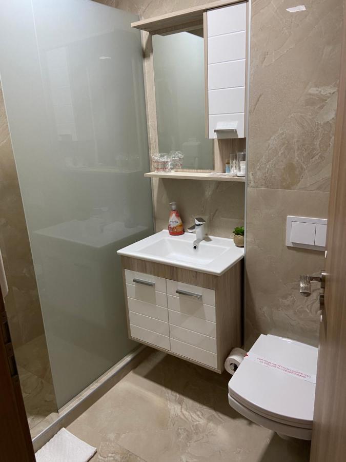 Hotel New Milenium Lukavac Екстер'єр фото
