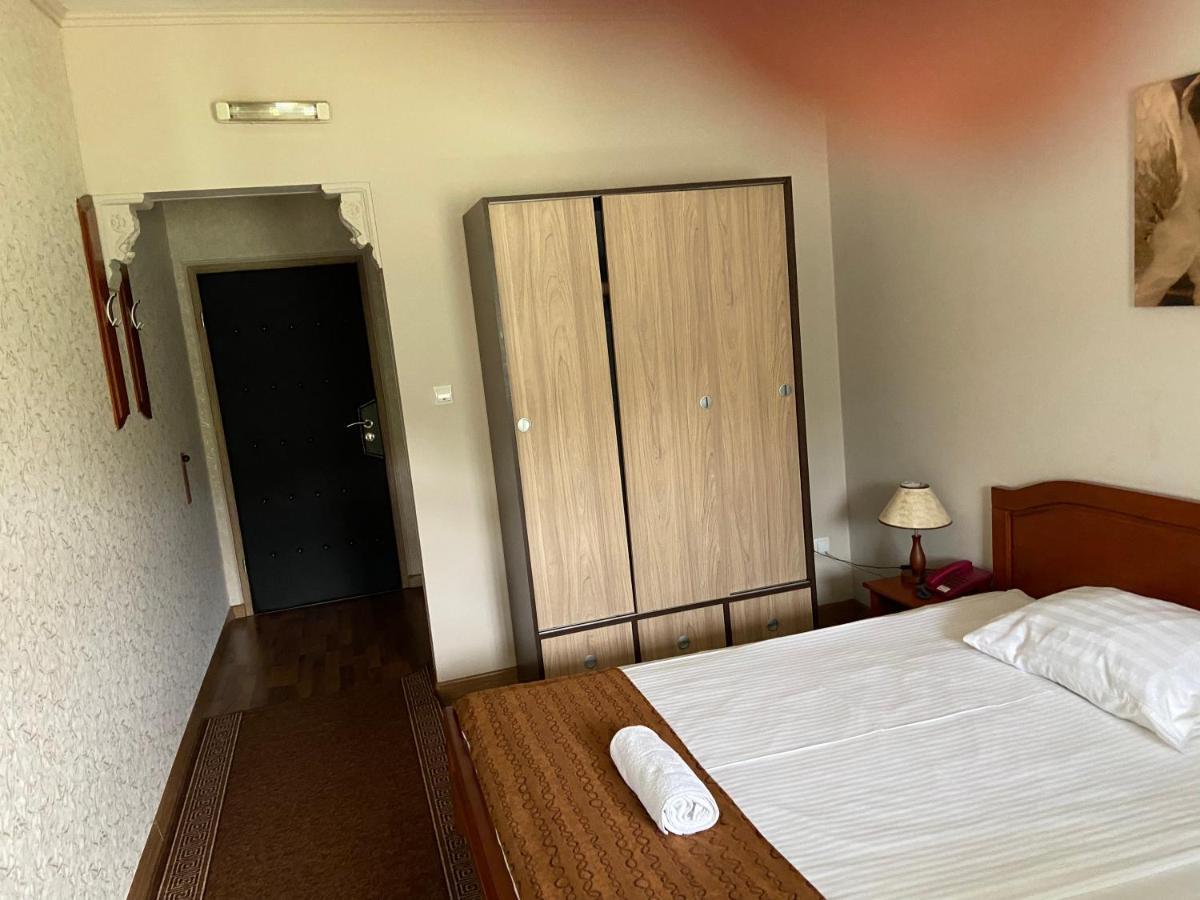 Hotel New Milenium Lukavac Екстер'єр фото