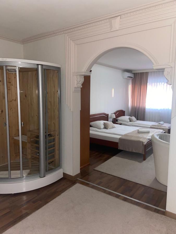 Hotel New Milenium Lukavac Екстер'єр фото