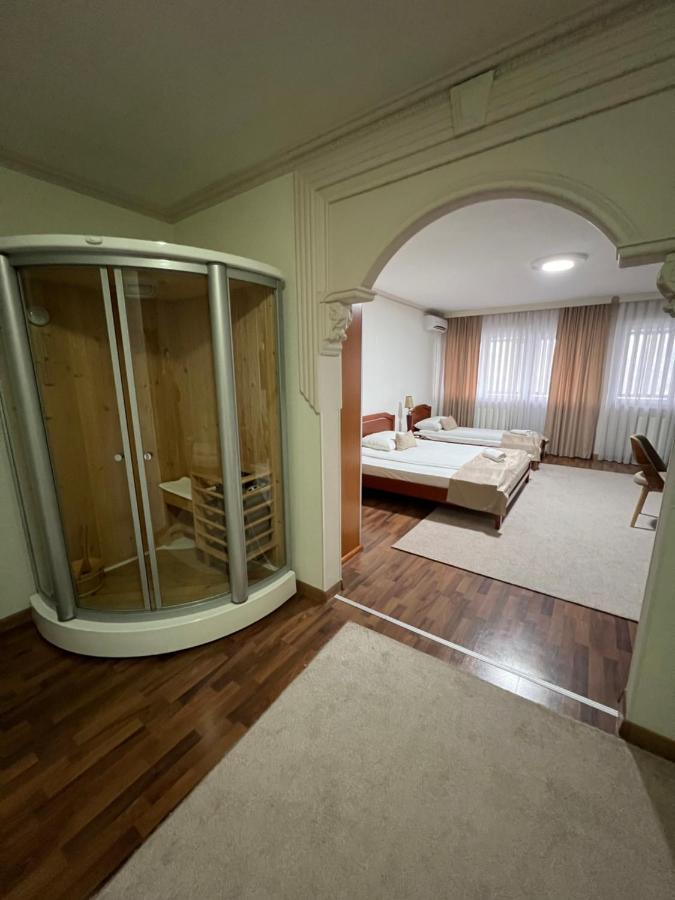 Hotel New Milenium Lukavac Екстер'єр фото