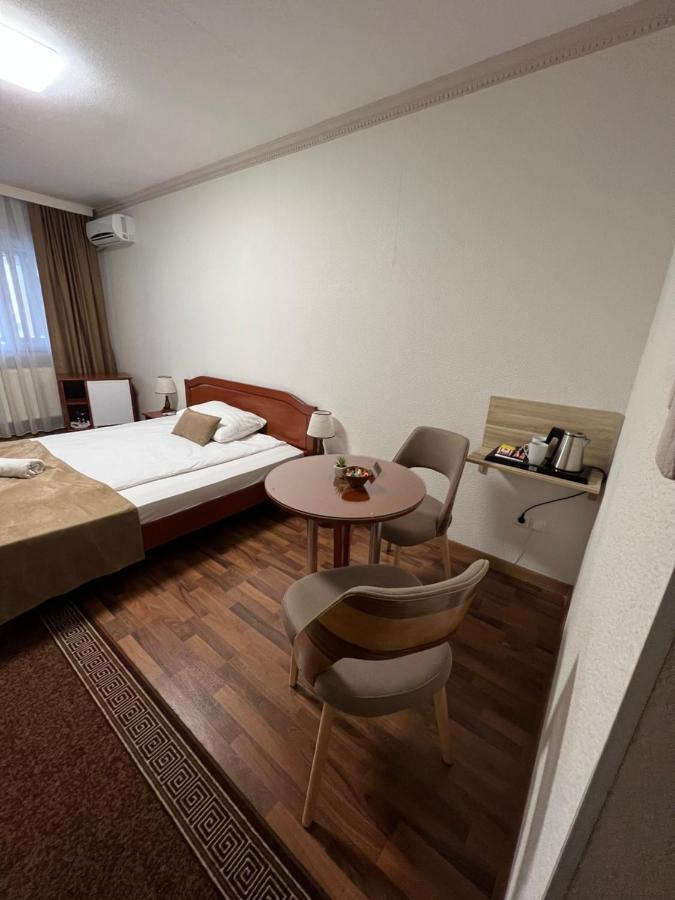 Hotel New Milenium Lukavac Екстер'єр фото