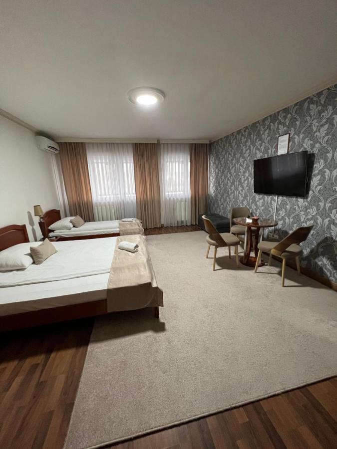 Hotel New Milenium Lukavac Екстер'єр фото