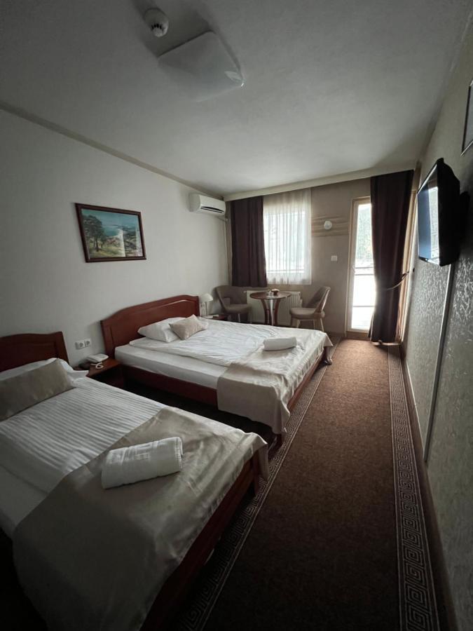Hotel New Milenium Lukavac Екстер'єр фото