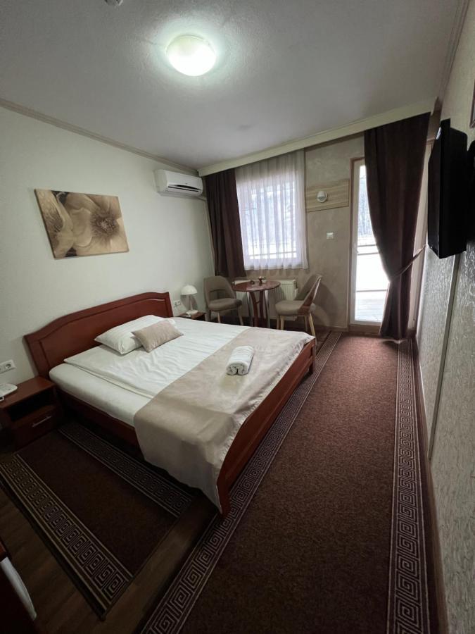 Hotel New Milenium Lukavac Екстер'єр фото