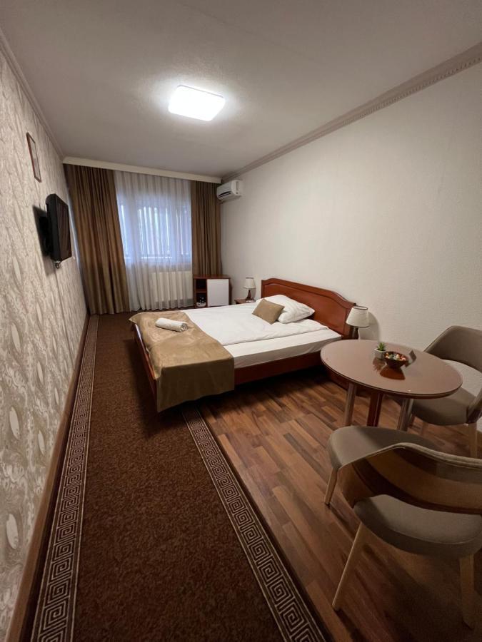 Hotel New Milenium Lukavac Екстер'єр фото