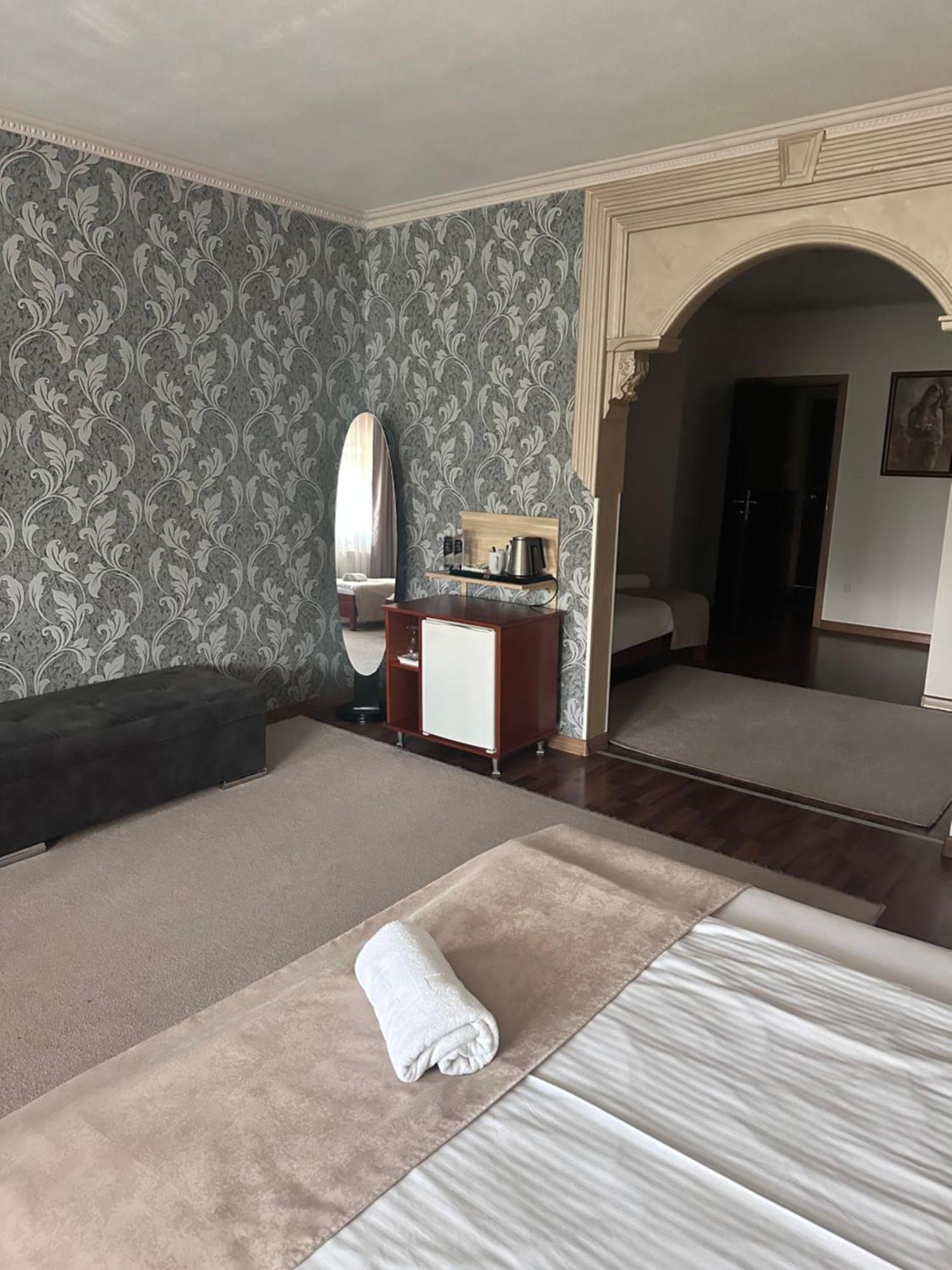 Hotel New Milenium Lukavac Екстер'єр фото