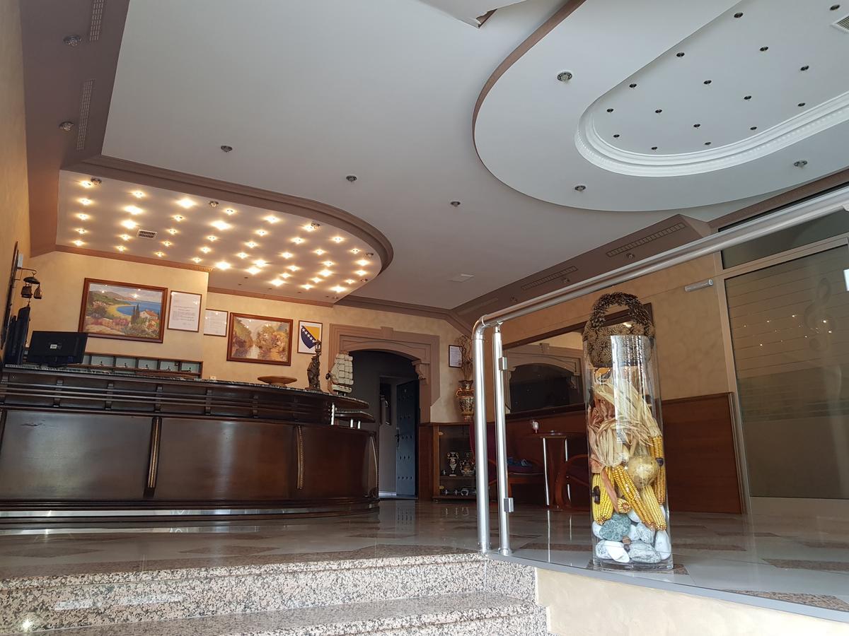 Hotel New Milenium Lukavac Екстер'єр фото