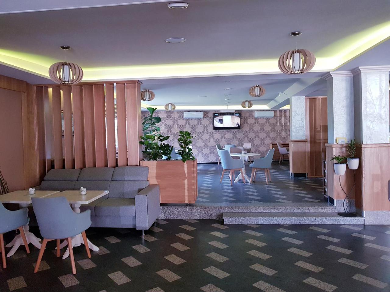 Hotel New Milenium Lukavac Екстер'єр фото